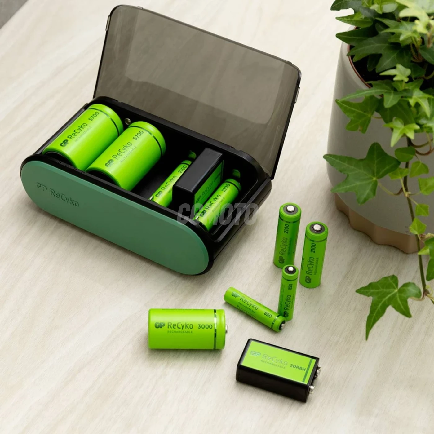 Chargeur Universel GP B631 Recharge : AA / AAA / C / D / 9V NiMH - Piles non fournies